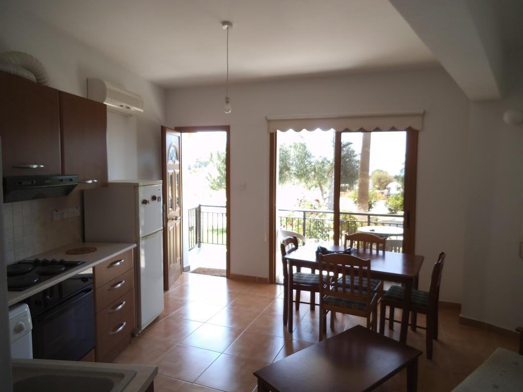 Yialos Apartments Pissouri Bilik gambar